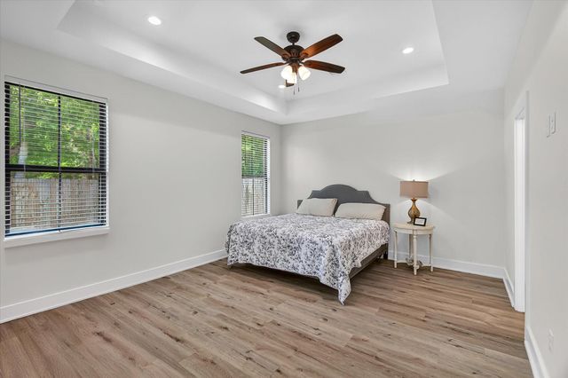 502 S Carroll Street, La Porte, TX 77571