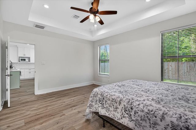 502 S Carroll Street, La Porte, TX 77571