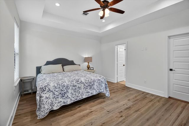 502 S Carroll Street, La Porte, TX 77571