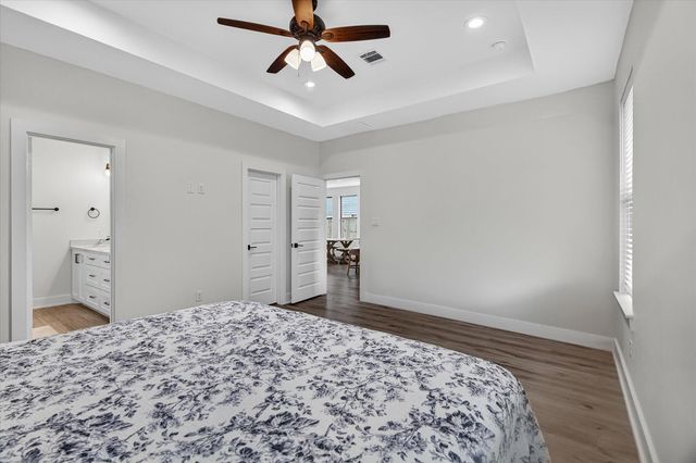 502 S Carroll Street, La Porte, TX 77571