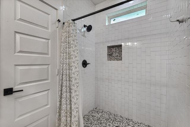 502 S Carroll Street, La Porte, TX 77571