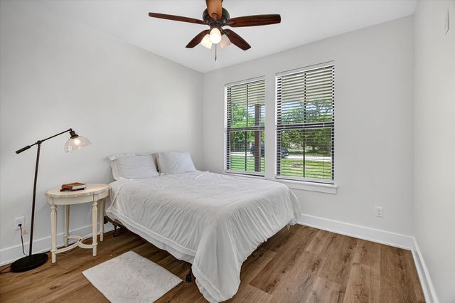 502 S Carroll Street, La Porte, TX 77571