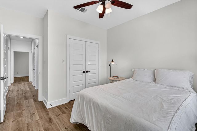 502 S Carroll Street, La Porte, TX 77571