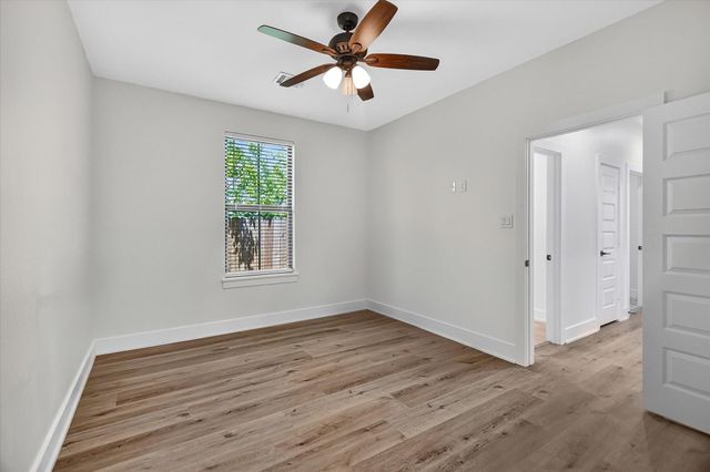 502 S Carroll Street, La Porte, TX 77571