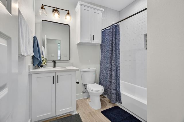 502 S Carroll Street, La Porte, TX 77571