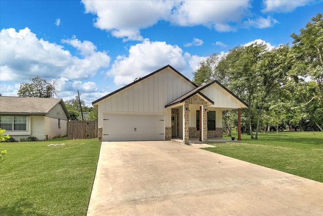 502 S Carroll Street, La Porte, TX 77571