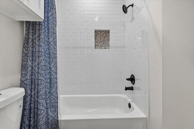 502 S Carroll Street, La Porte, TX 77571