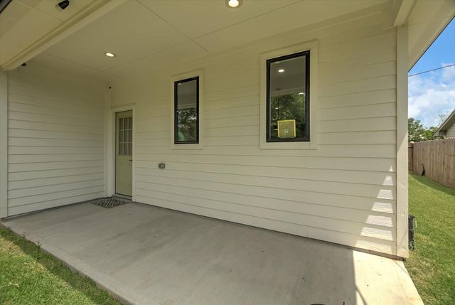 502 S Carroll Street, La Porte, TX 77571