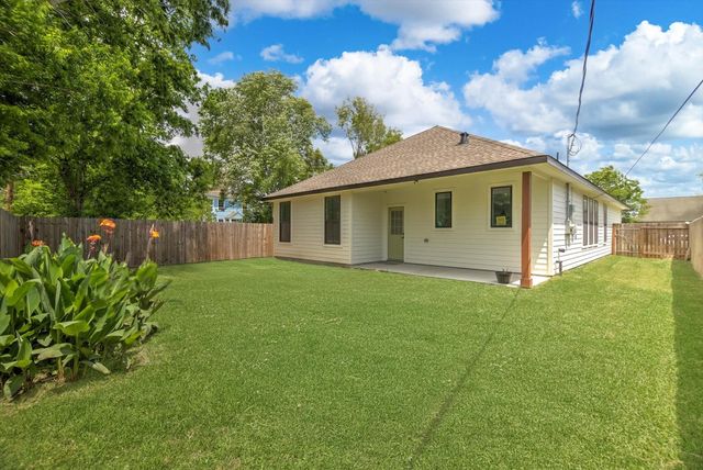 502 S Carroll Street, La Porte, TX 77571