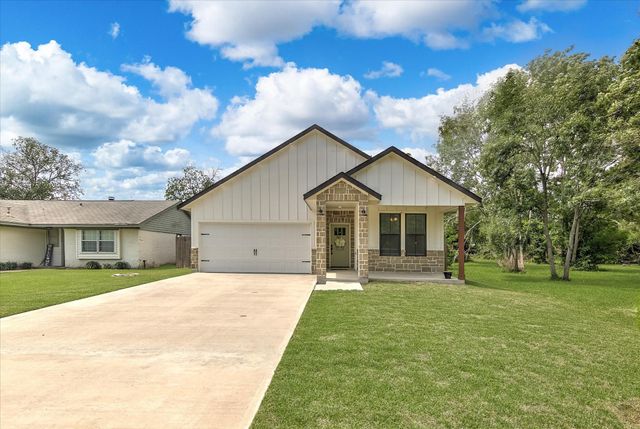 502 S Carroll Street, La Porte, TX 77571