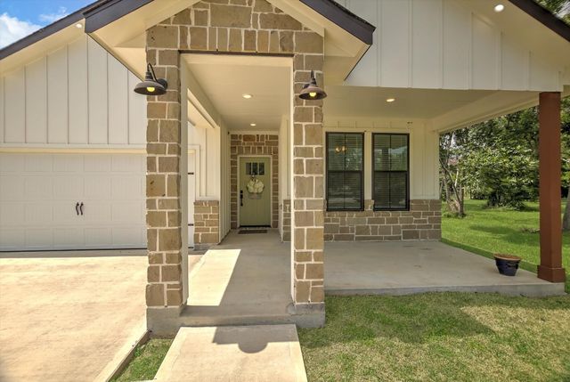 502 S Carroll Street, La Porte, TX 77571