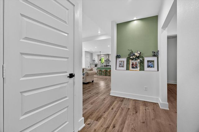 502 S Carroll Street, La Porte, TX 77571