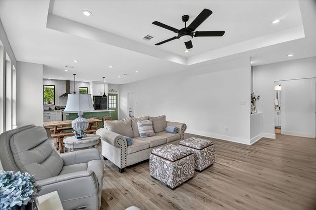 502 S Carroll Street, La Porte, TX 77571