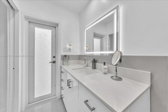 2191 NW 107th Ave, Sunrise, FL 33322