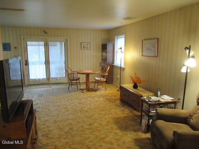 17 Holland Lane, Schodack, NY 12033