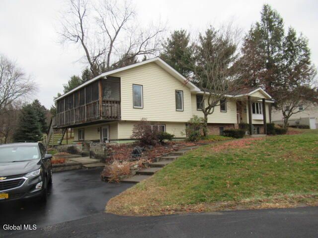 17 Holland Lane, Schodack, NY 12033