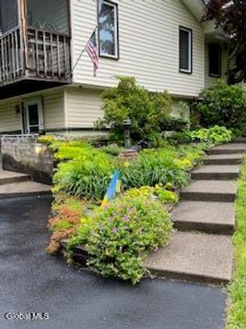 17 Holland Lane, Schodack, NY 12033