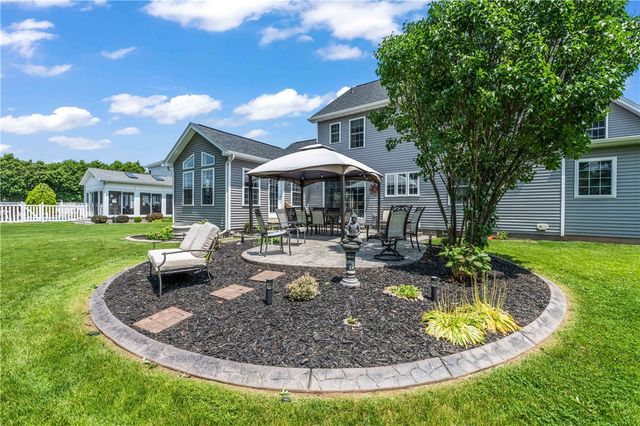 203 Torrey Pine Drive, Greece, NY 14612