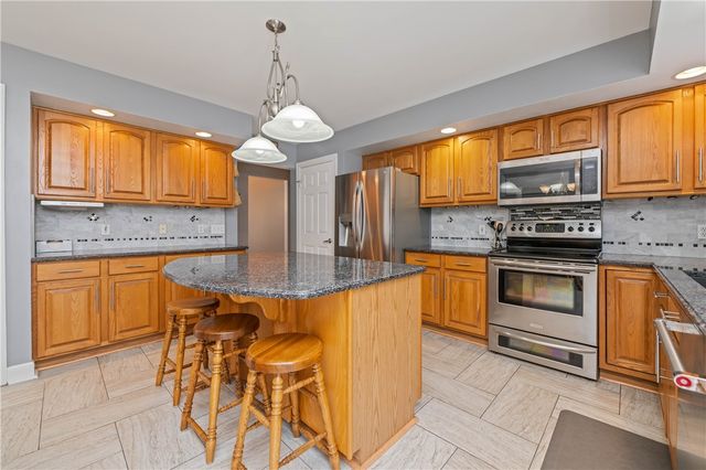 203 Torrey Pine Drive, Greece, NY 14612