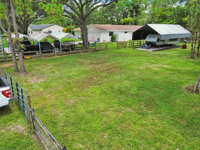 16282 E Downers Drive, Loxahatchee, FL 33470