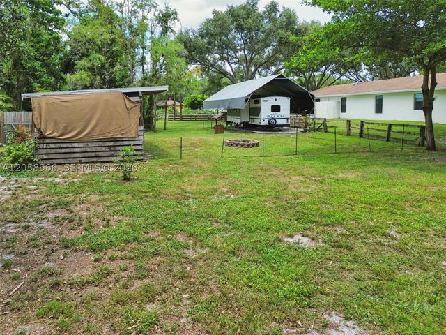 16282 E Downers Drive, Loxahatchee, FL 33470