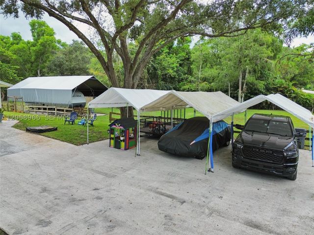 16282 E Downers Drive, Loxahatchee, FL 33470