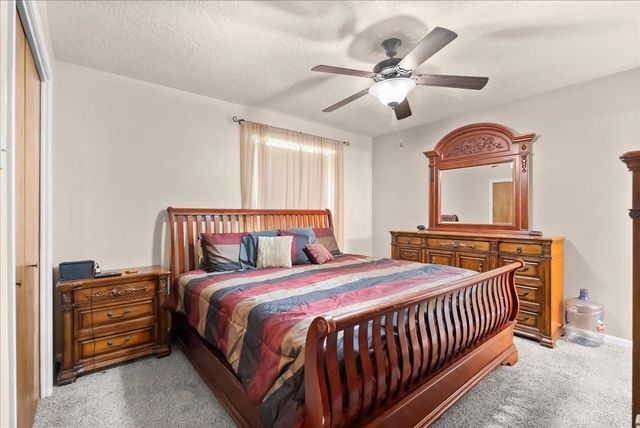 12615 Old River Drive, Mont Belvieu, TX 77523