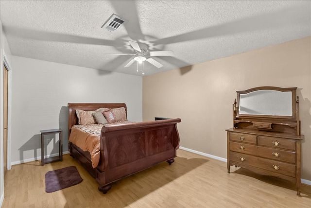 12615 Old River Drive, Mont Belvieu, TX 77523