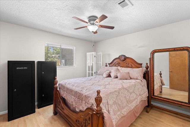12615 Old River Drive, Mont Belvieu, TX 77523