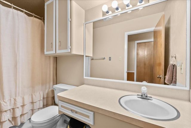 12615 Old River Drive, Mont Belvieu, TX 77523