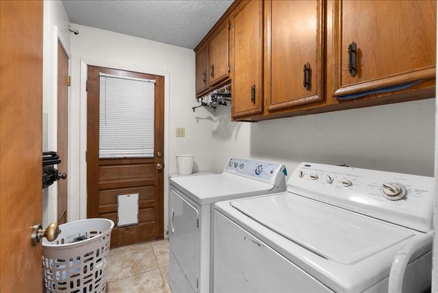 12615 Old River Drive, Mont Belvieu, TX 77523