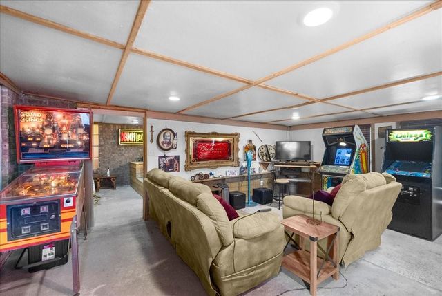 12615 Old River Drive, Mont Belvieu, TX 77523