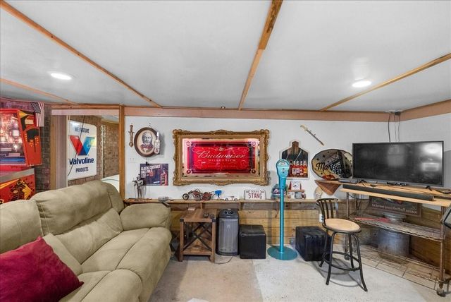 12615 Old River Drive, Mont Belvieu, TX 77523