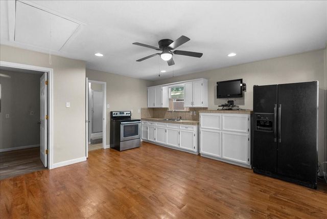 12615 Old River Drive, Mont Belvieu, TX 77523