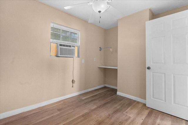 12615 Old River Drive, Mont Belvieu, TX 77523