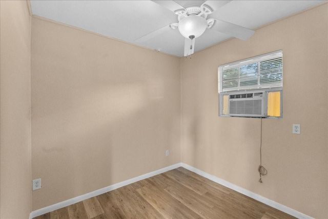 12615 Old River Drive, Mont Belvieu, TX 77523