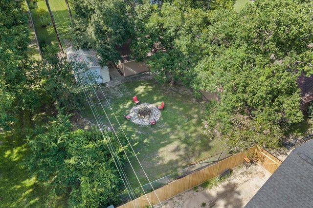 12615 Old River Drive, Mont Belvieu, TX 77523