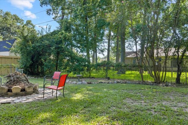 12615 Old River Drive, Mont Belvieu, TX 77523