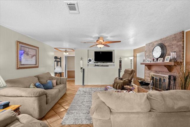 12615 Old River Drive, Mont Belvieu, TX 77523