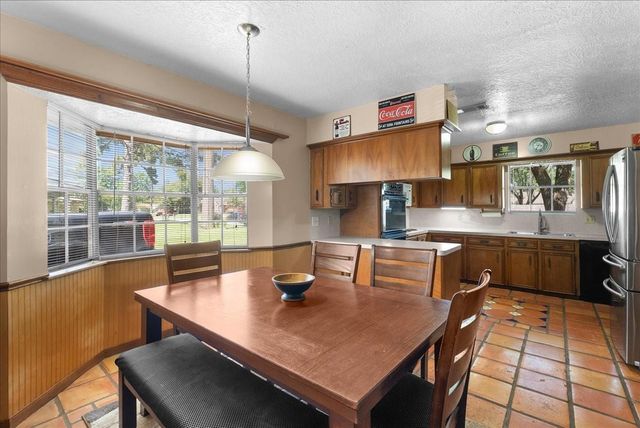 12615 Old River Drive, Mont Belvieu, TX 77523