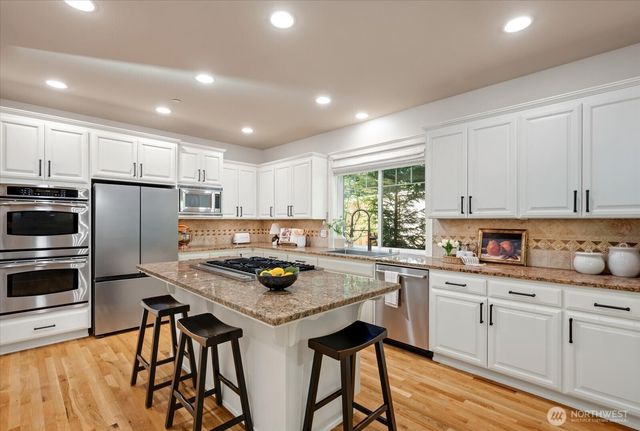 15542 NE 106th Way, Redmond, WA 98052