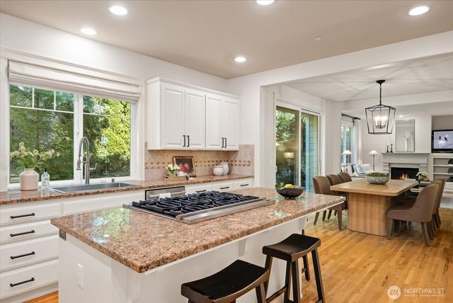 15542 NE 106th Way, Redmond, WA 98052