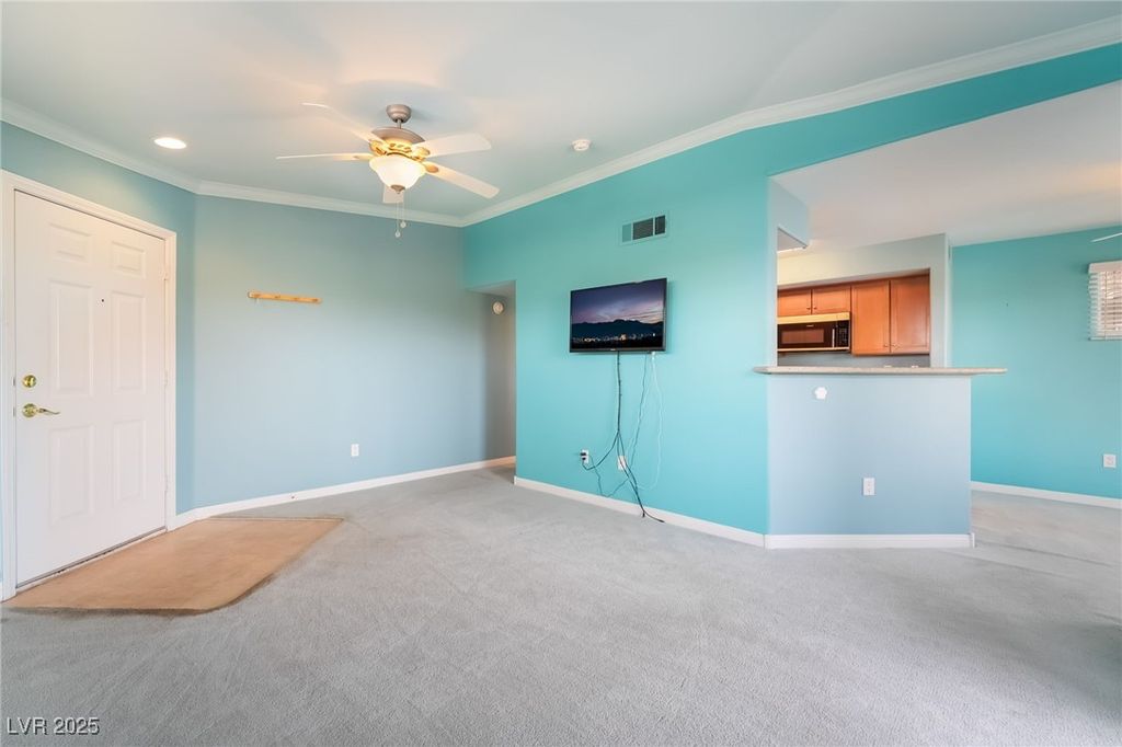 Image 6 of property listing at 4400 South Jones Boulevard 2034, Las Vegas, NV 89103