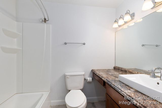 3280 Devonwood Hills Ne 6, Plainfield Twp, MI 49525