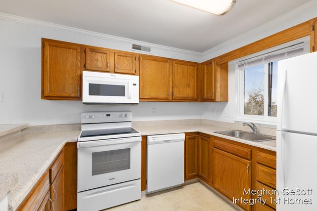 3280 Devonwood Hills Ne 6, Plainfield Twp, MI 49525