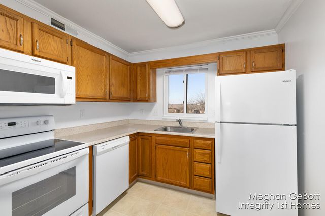 3280 Devonwood Hills Ne 6, Plainfield Twp, MI 49525