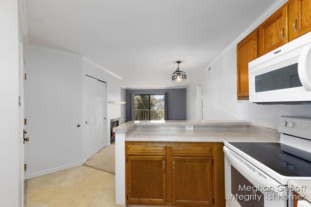 3280 Devonwood Hills Ne 6, Plainfield Twp, MI 49525