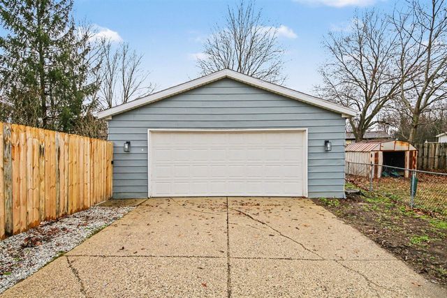 5887 Glenbrook Avenue, Kentwood, MI 49508
