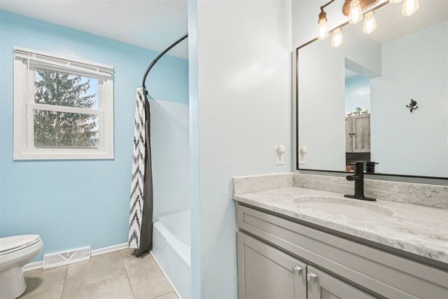 5887 Glenbrook Avenue, Kentwood, MI 49508