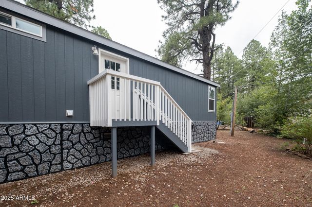 17105 S POCO Place, Munds Park, AZ 86017